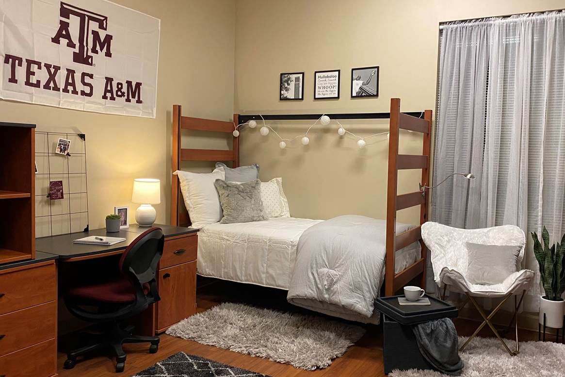 Exploring the Benefits of On-Campus Housing vs. Off-Campus Living